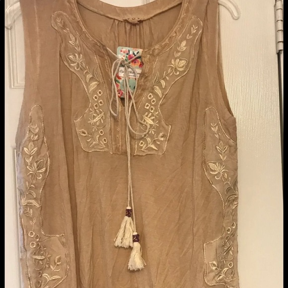 NWT Cream Embellished Tank - Picture 2 of 4